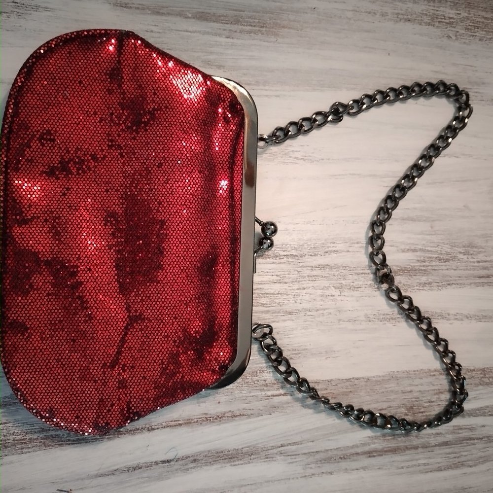 Red Clutch - Picture 4 of 7